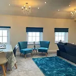 Sandpearl Beachfront Apartment