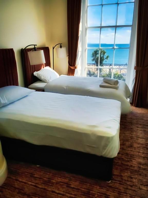 Carlton Hotel