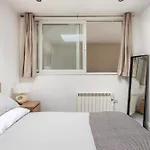 Beautiful 2 Bed Apartment Just Steps To The Beach