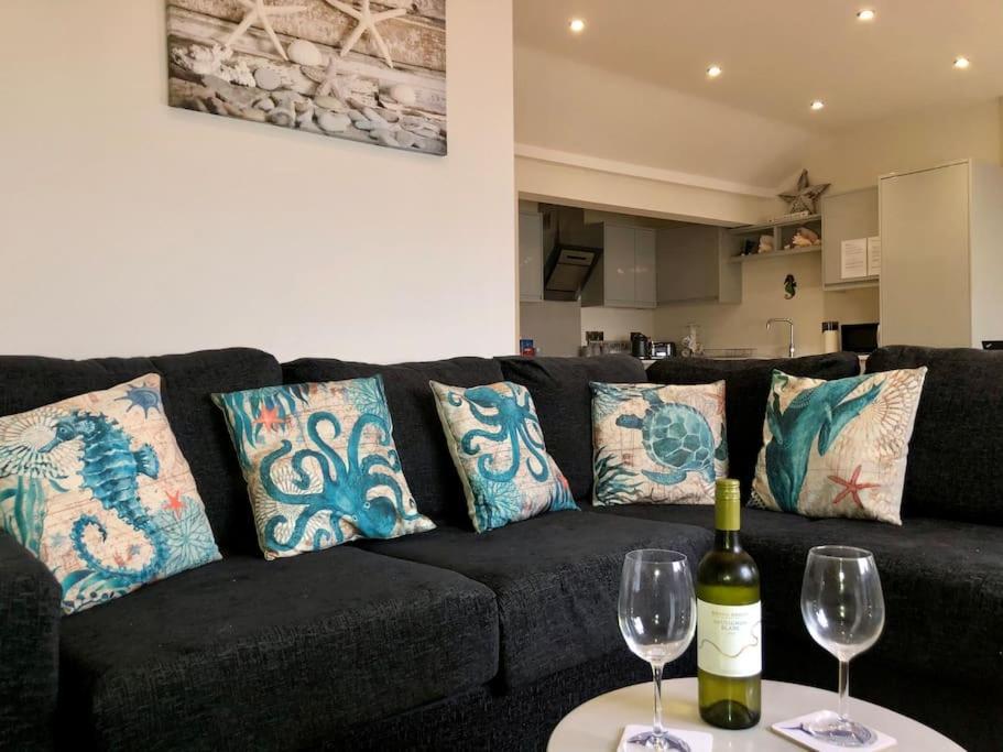 Sandpearl Beachfront Apartment *