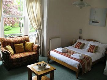 The Clarence 4*
