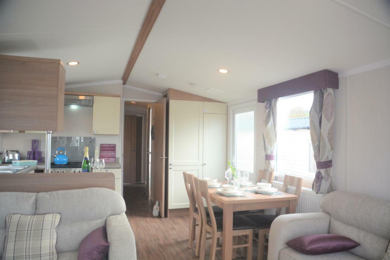 Family Caravans Chalet *