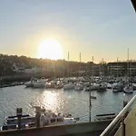 Harbourside Haven Apartment 4