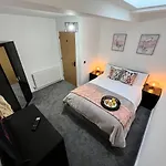 2 Bed Harbourside Penthouse With Hot Tub & Stunning Roof Terrace
