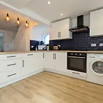 Blue Horizon Holiday Cottage - 4 Minute Walk To The Beach