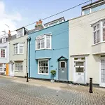 Cobb Cottage - Harbourside Permit Parking