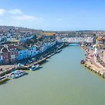Quay View Apartment