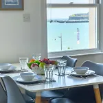 Bay Retreat - Esplanade Sea Views Parking