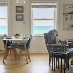 Bay Retreat - Esplanade Sea Views Parking