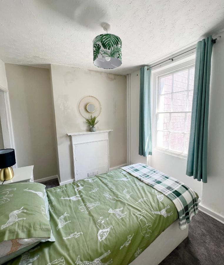 Gigi's Place * Weymouth