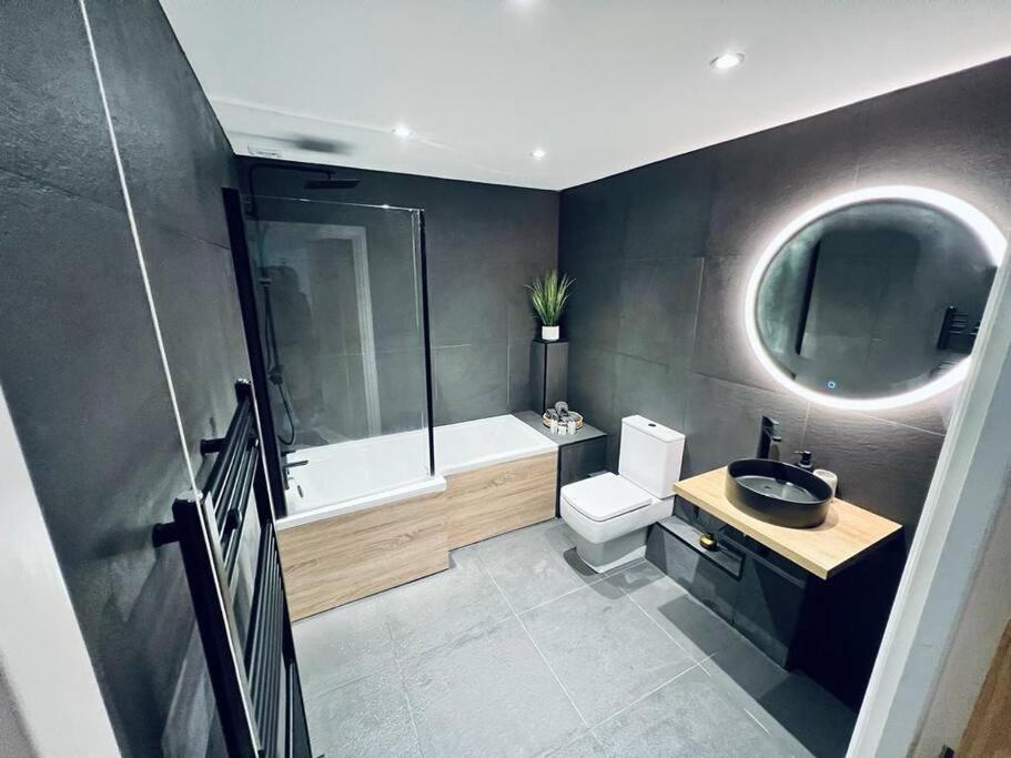 2 Bed Harbourside Penthouse With Hot Tub & Stunning Roof Terrace *