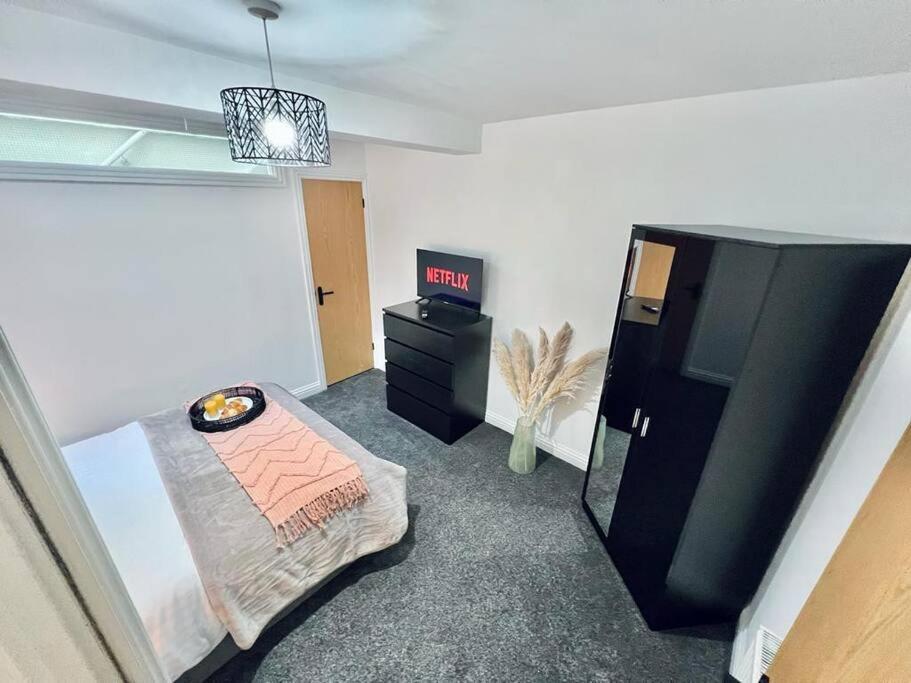 2 Bed Harbourside Penthouse With Hot Tub & Stunning Roof Terrace * Weymouth