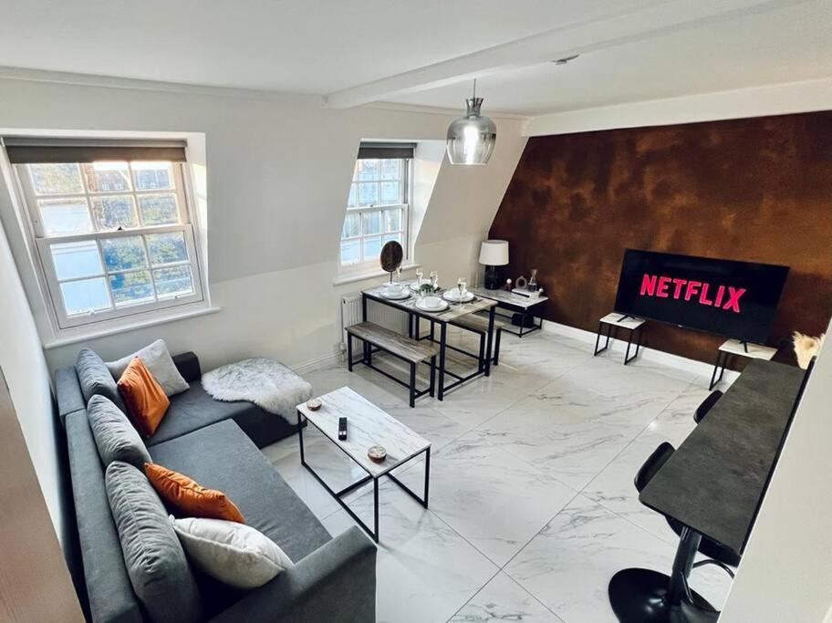 2 Bed Harbourside Penthouse With Hot Tub & Stunning Roof Terrace Weymouth