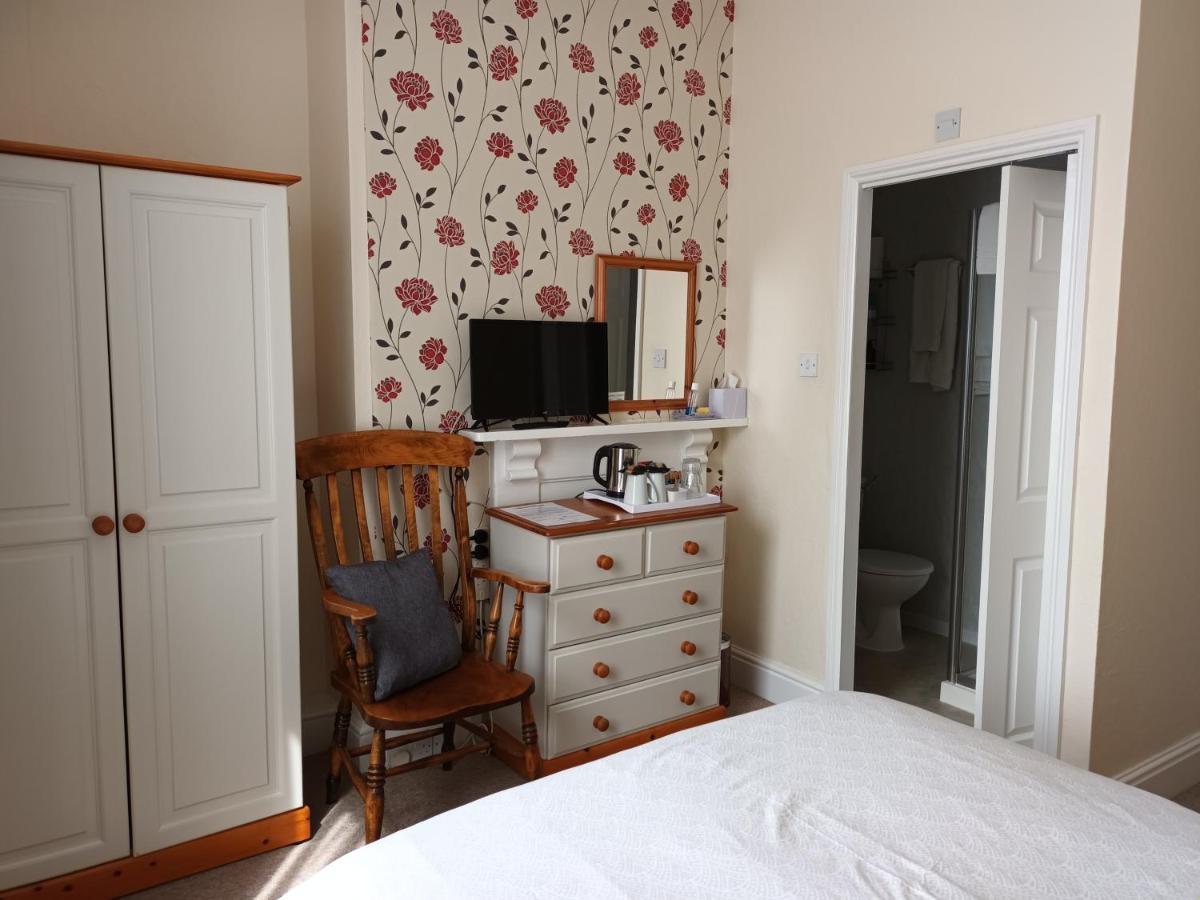 Fosters Guest house 3*