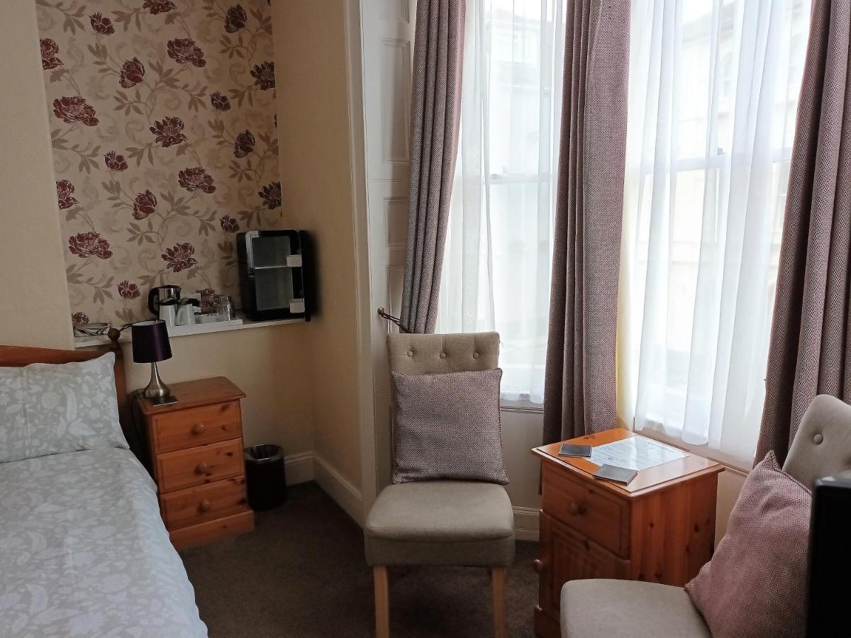 Fosters Guest house 3*