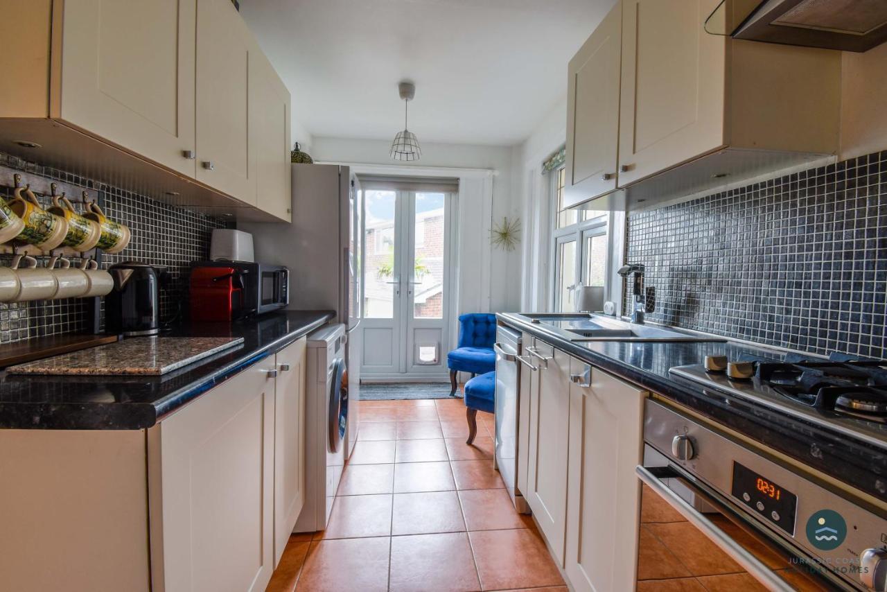 Bowleaze Hideaway - Beachside Dog Friendly Apartment