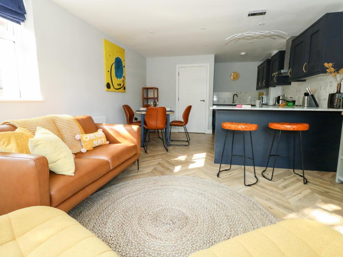 Flat 6, Thornlow Heights *