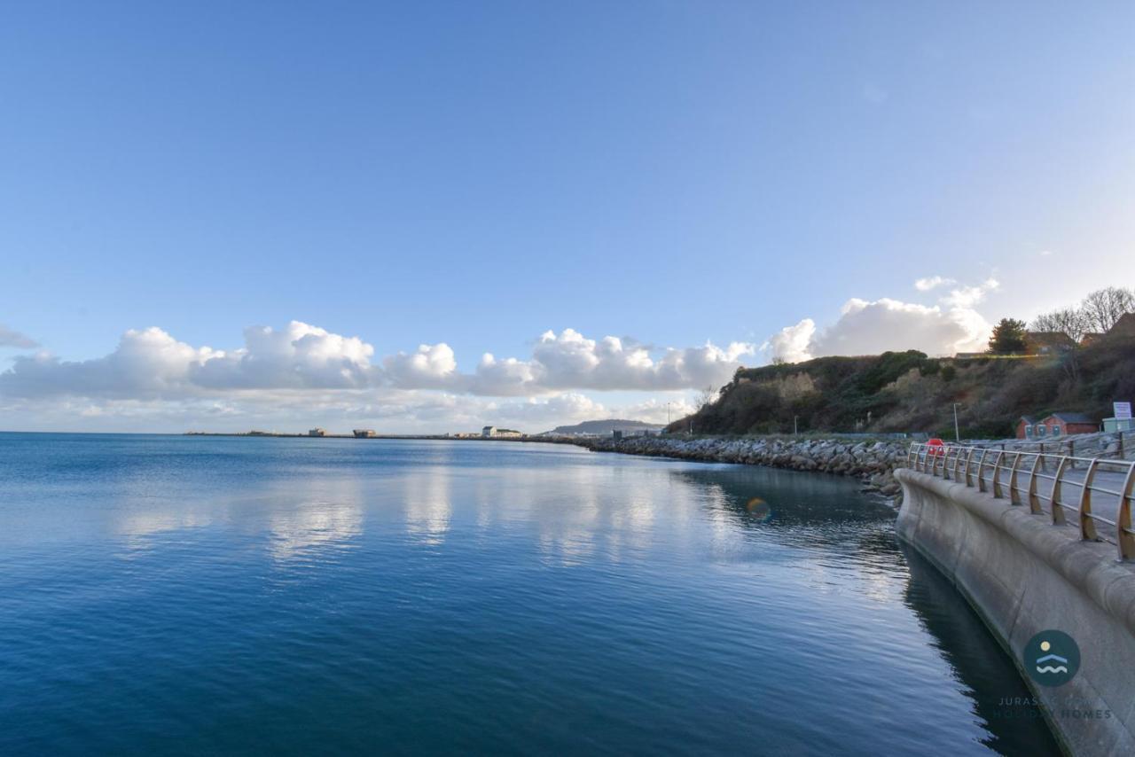Cove - Brewers Quay Harbour Weymouth