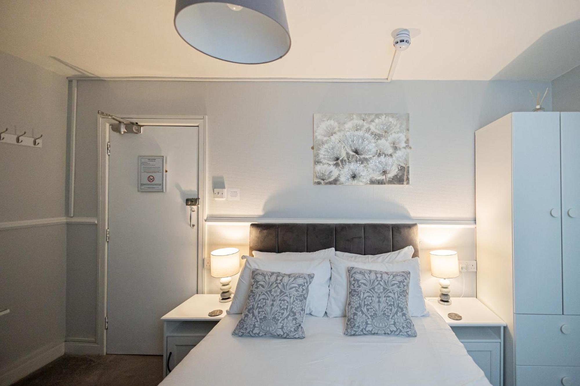 Gresham Hotel 4*