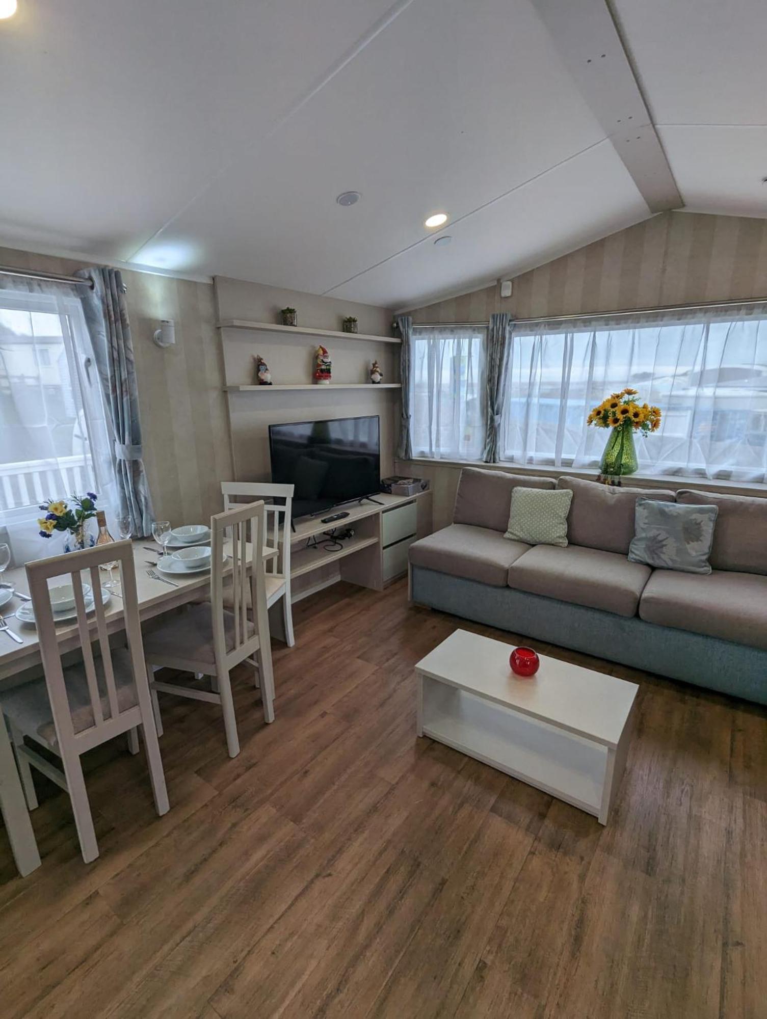 Holiday park Accessible Friendly Modern Family Caravan Littlesea Haven Weymouth *