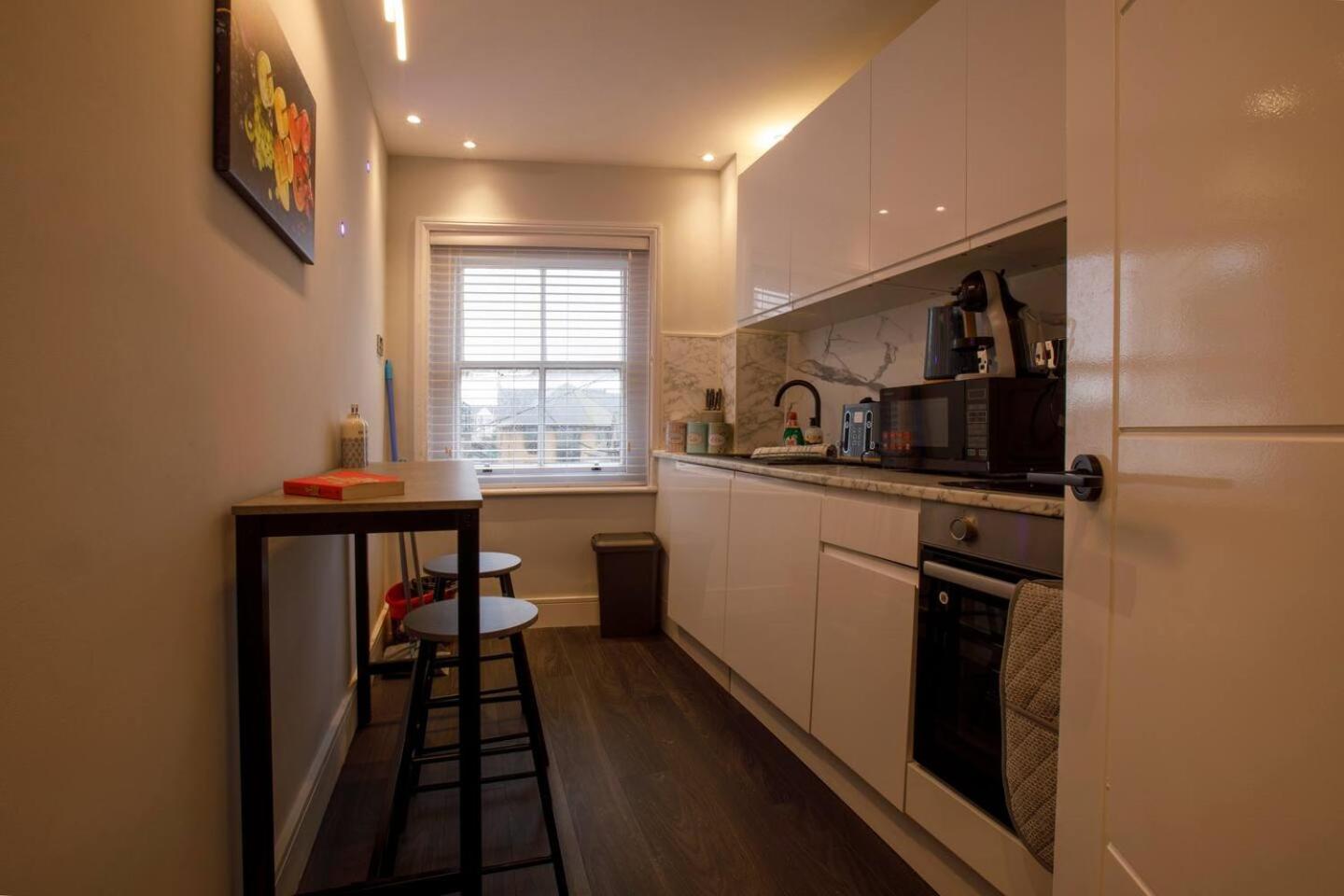 Side Flat, Shop's Cafes Apartamento *