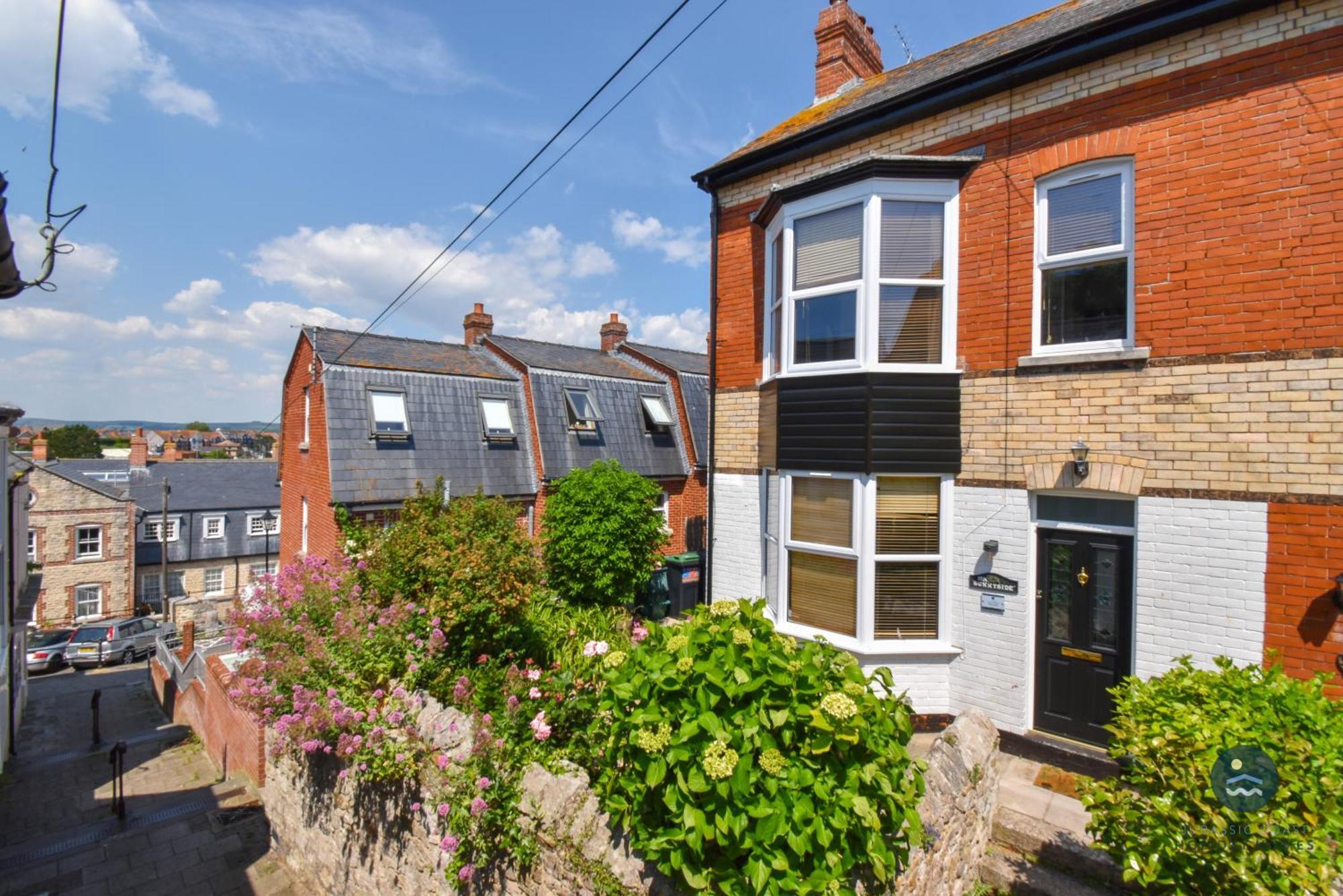 Sunnyside - Stylish Dog Friendly Harbour Views *