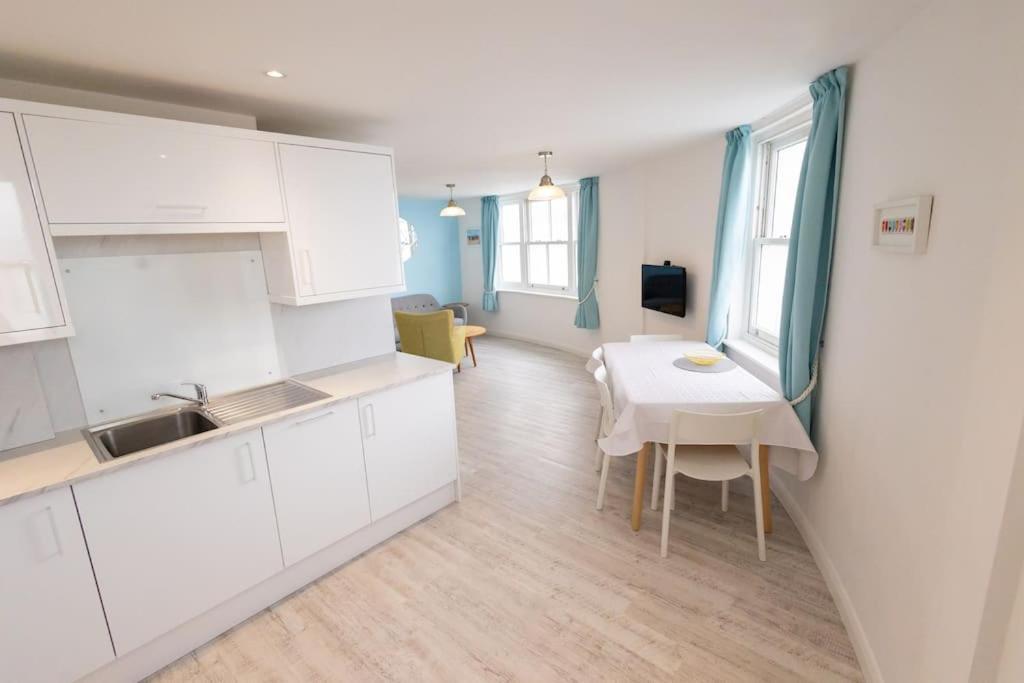 Beachside Gallery Flat Apartment Weymouth