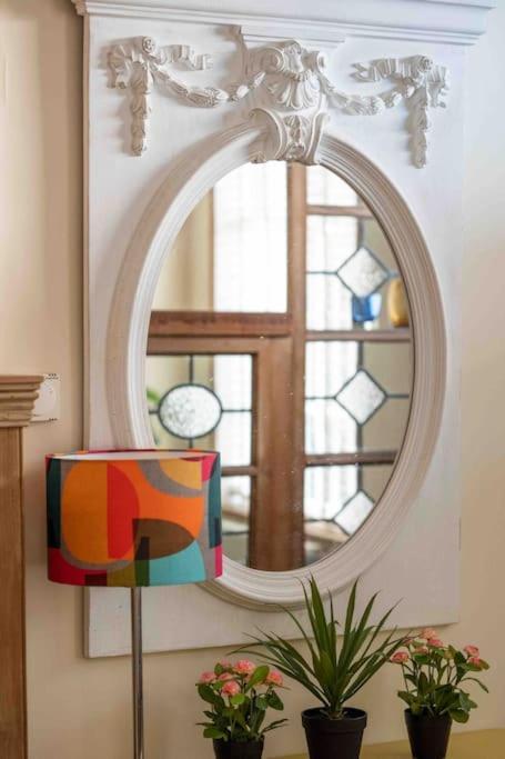 The Bolthole - Only Footsteps From The Beach. Apartment Weymouth