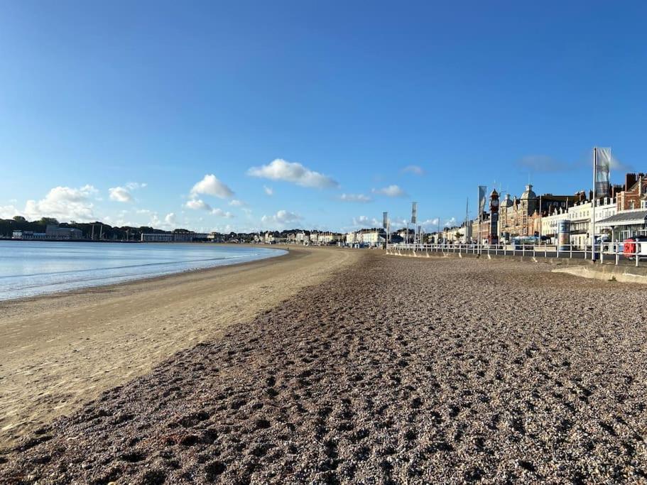 The Bolthole - Only Footsteps From The Beach. Apartment Weymouth