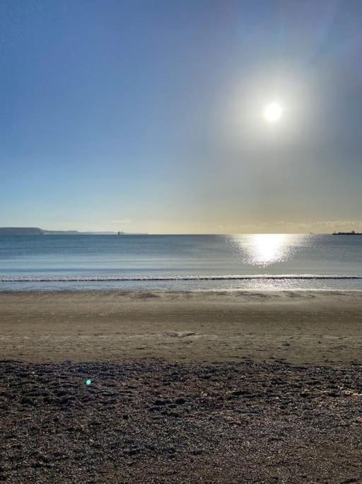 The Bolthole - Only Footsteps From The Beach. Weymouth