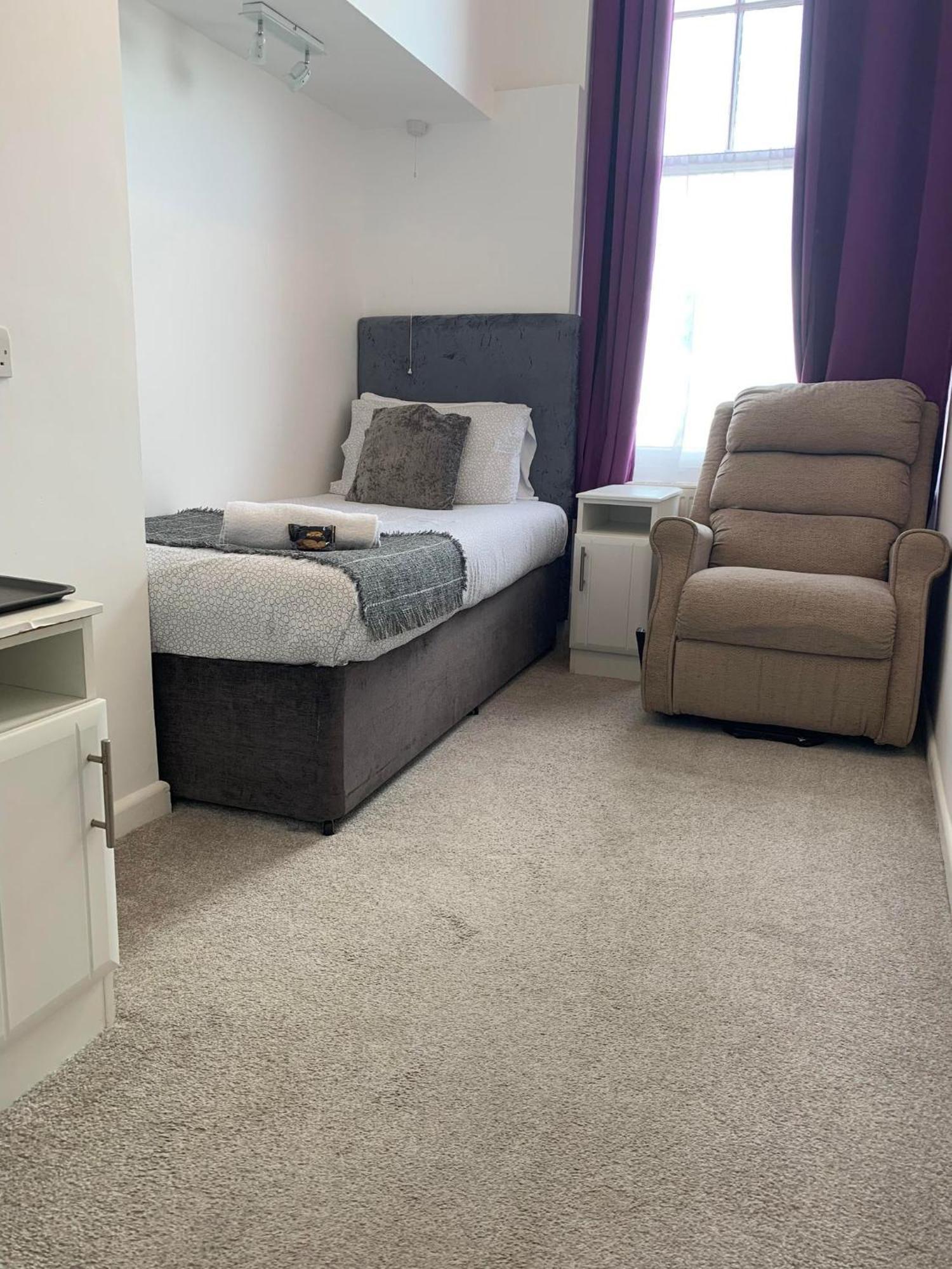 The Jubilee West- With Facilities & Smokehouse - Newly Refurbished Facilities