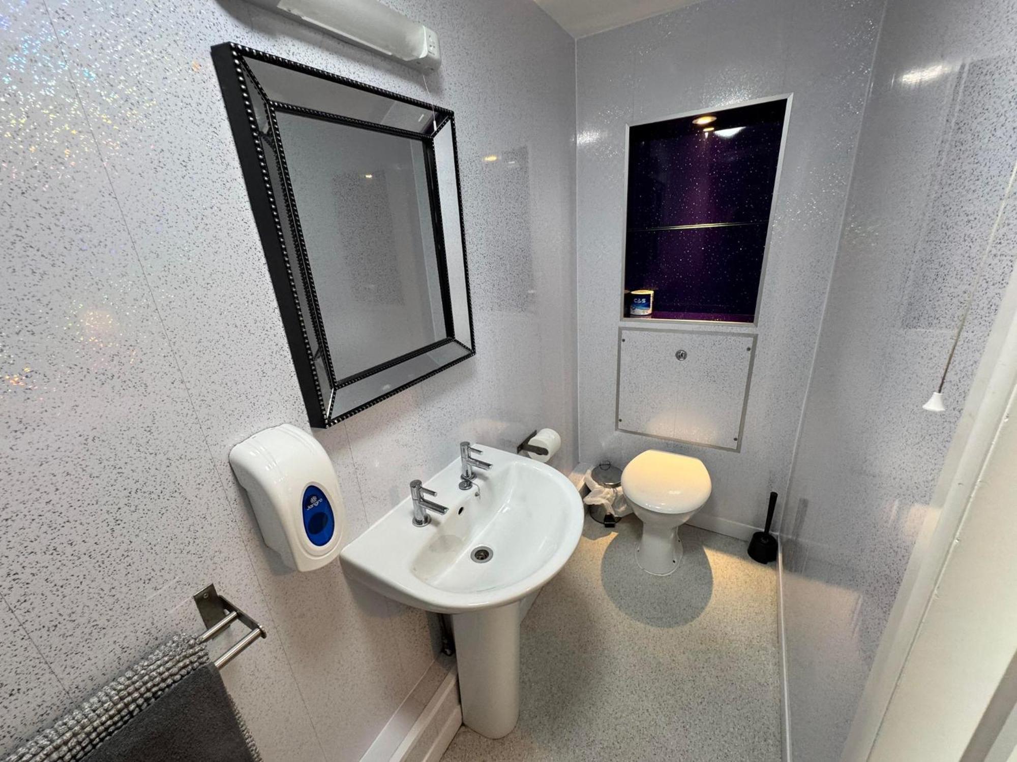 The Jubilee West- With Facilities & Smokehouse - Newly Refurbished Facilities