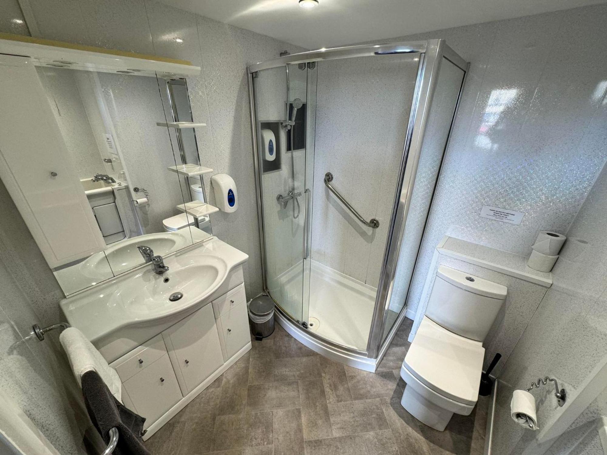 The Jubilee West- With Facilities & Smokehouse - Newly Refurbished Facilities