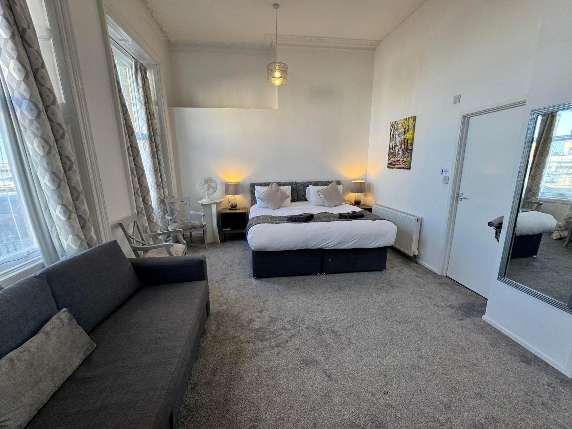 The Jubilee West- With Facilities & Smokehouse - Newly Refurbished Facilities Hotel