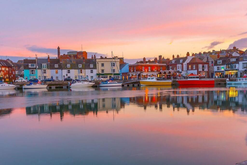 Stylish & Spacious 4bed-coastal Haven In * Weymouth