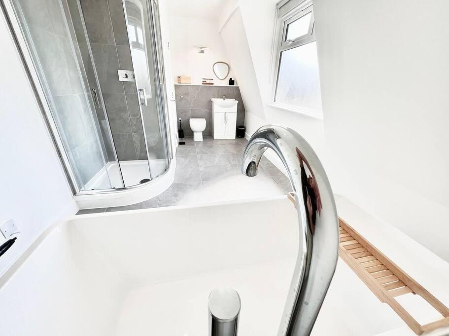 Apartamento Stylish & Spacious 4bed-coastal Haven In