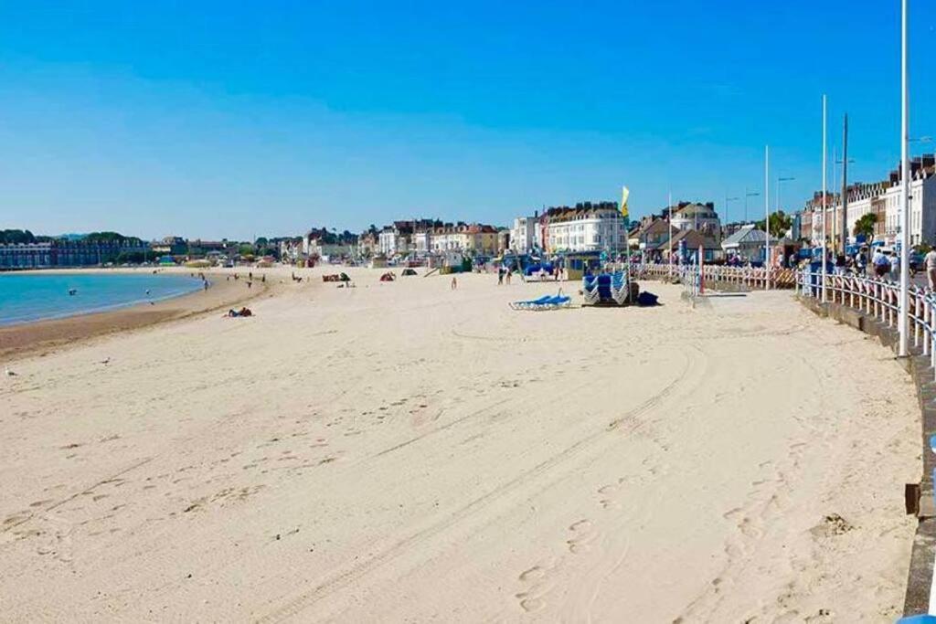 Stylish & Spacious 4bed-coastal Haven In Apartamento *