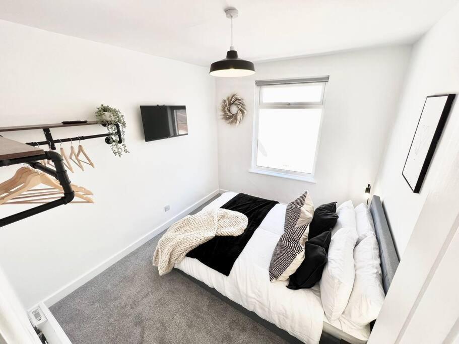 Stylish & Spacious 4bed-coastal Haven In