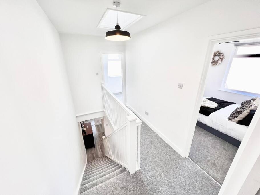 Stylish & Spacious 4bed-coastal Haven In Apartamento