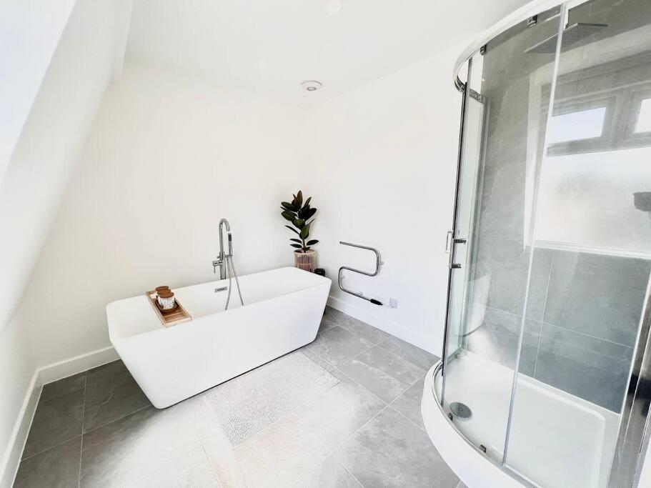 Apartamento Stylish & Spacious 4bed-coastal Haven In