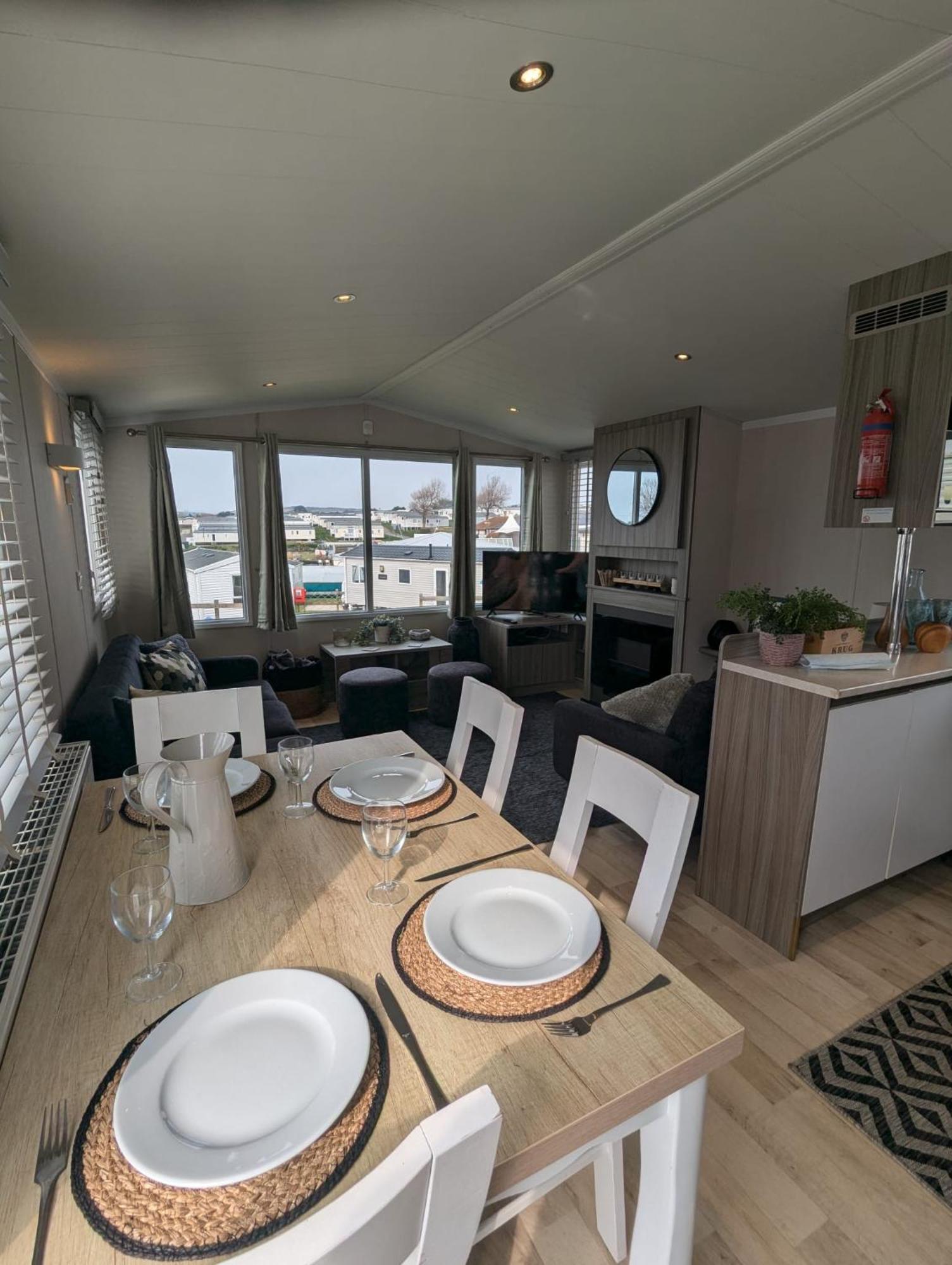 Campo de férias Beautifully Presented Dog Friendly Caravan On Very Popular Littlesea Haven Park Weymouth
