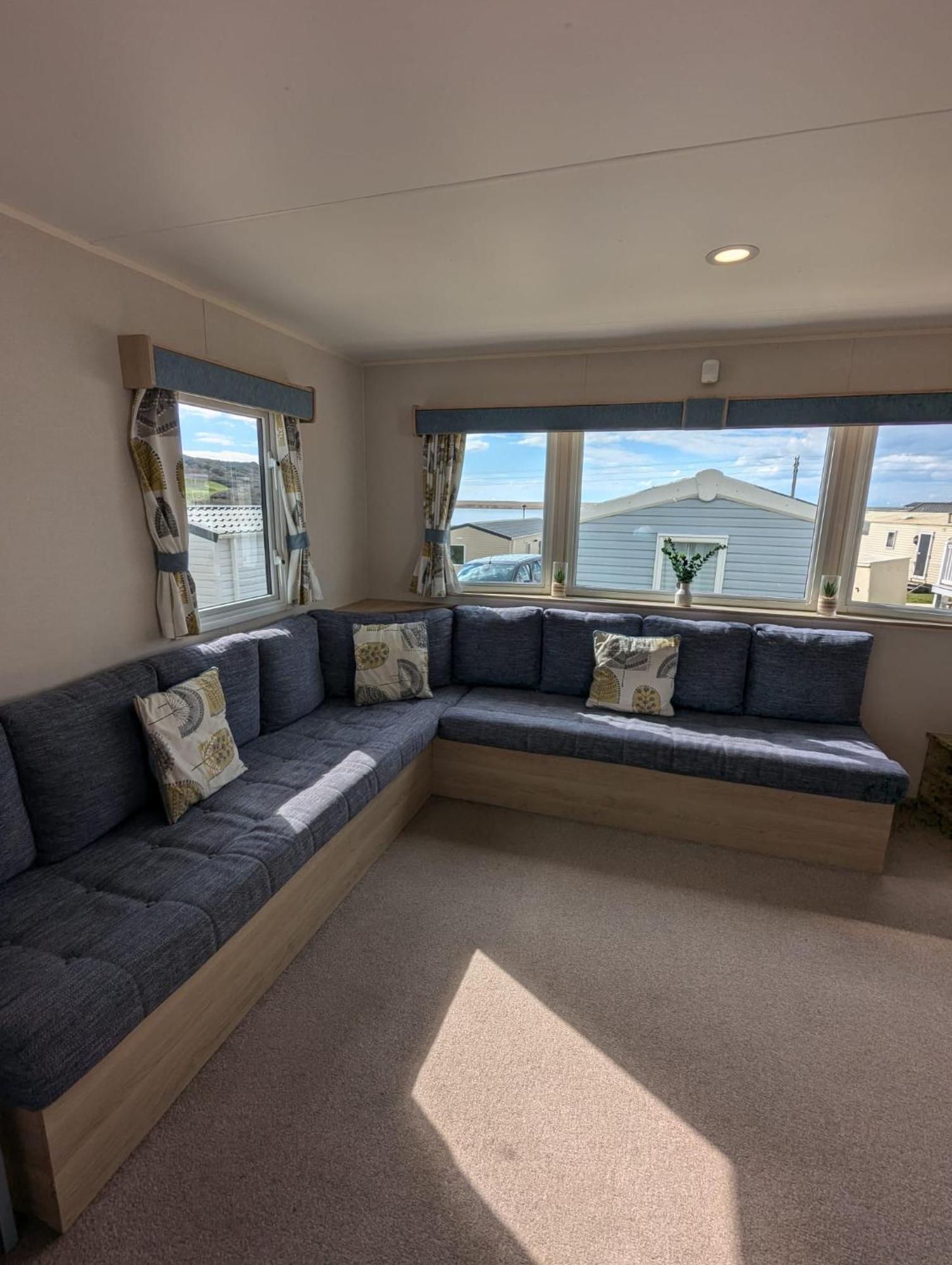 Bright Modern Caravan With Partial Views Of Fleet Lagoon Haven Littlesea *
