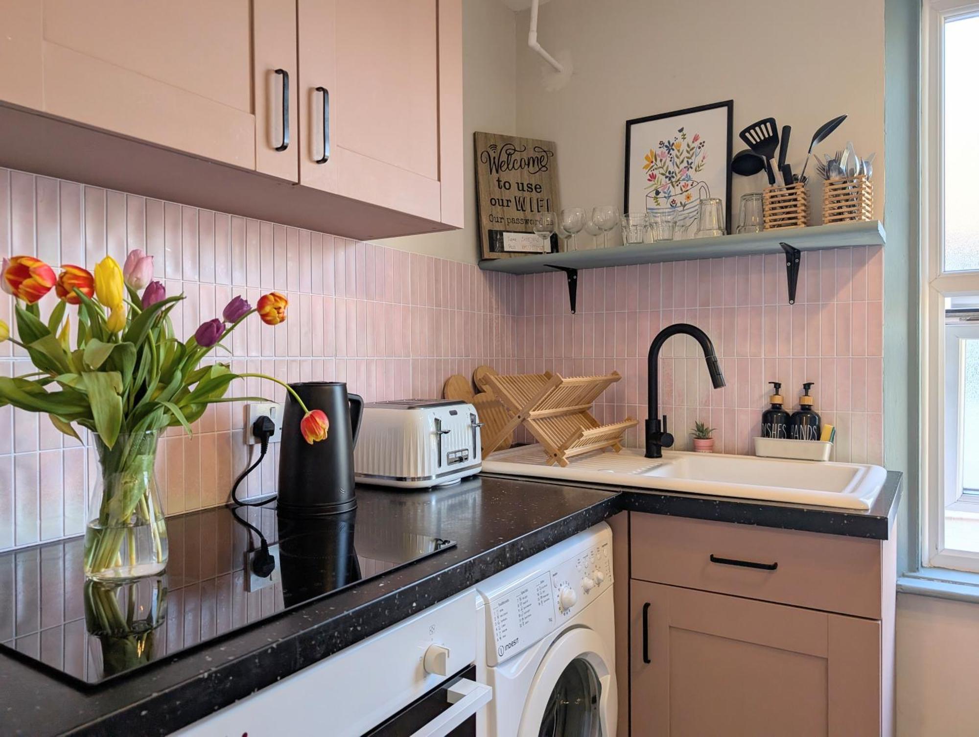 Peacehaven Retreat - 4 Minutes From The Beach! Pet Friendly! Apartamento