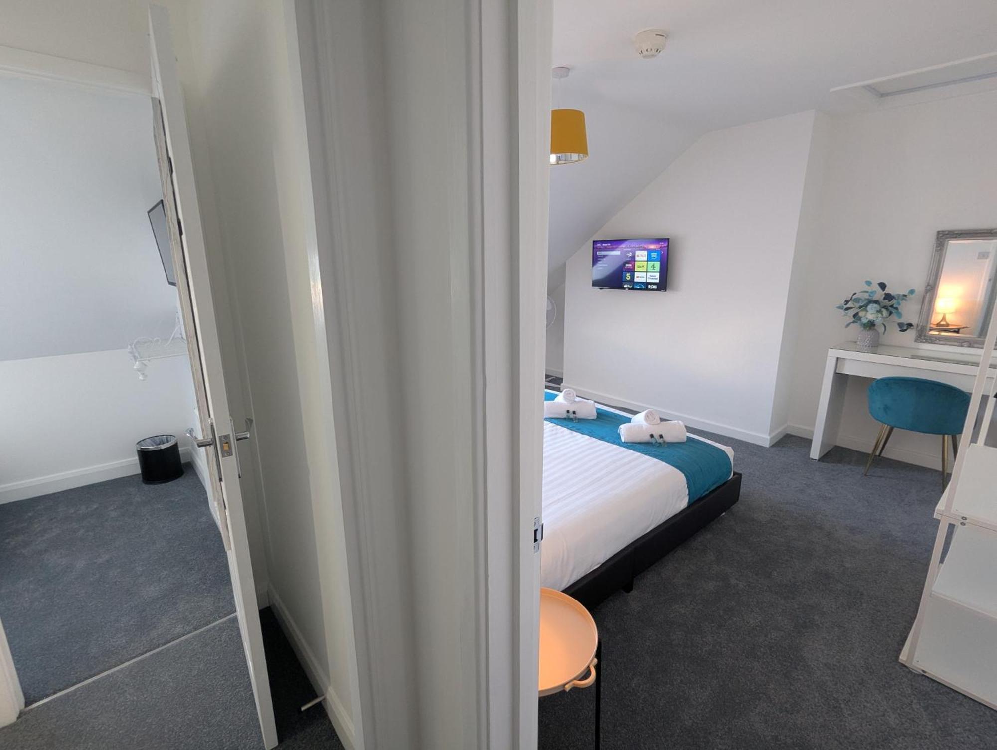 Acqua 3* Weymouth