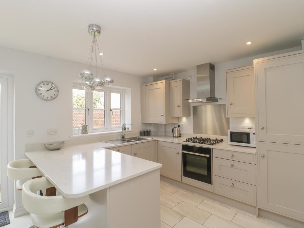 1 Sutton Gate *