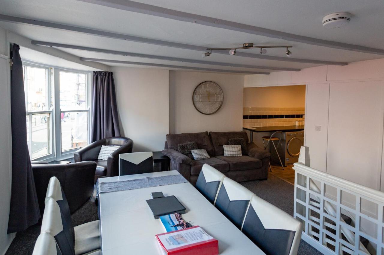 Ocean Apartment, 50 Yds To Beach, Sleeps 10 *