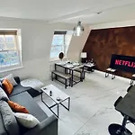 2 Bed Harbourside Penthouse With Hot Tub & Stunning Roof Terrace