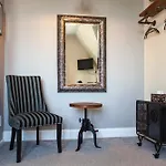Oaklands Guest House