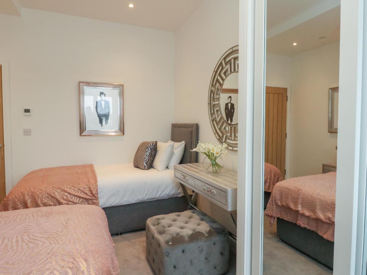 Harbourside Haven Penthouse 1 *