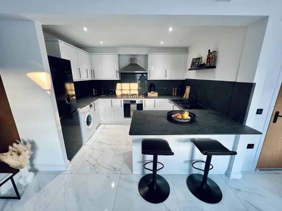 2 Bed Harbourside Penthouse With Hot Tub & Stunning Roof Terrace Apartment
